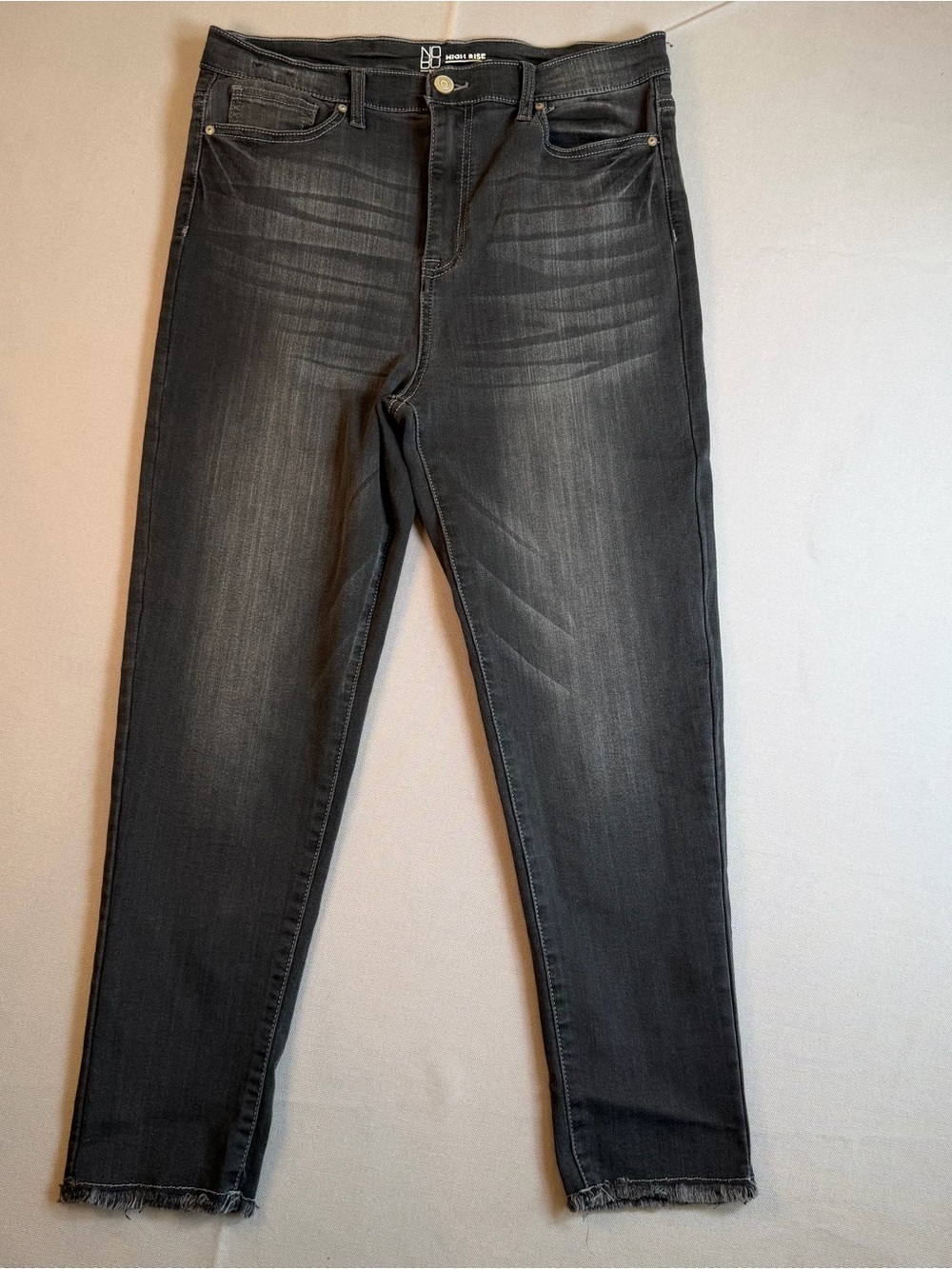 No Boundaries Jr’s sz13 Black Wash High-Rise Skinny Jeans with Raw Hem